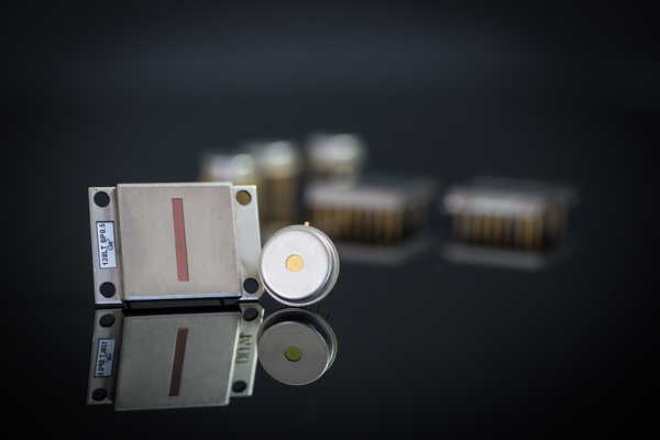 News_Infrarotsensoren_Arrays_Schwarzschicht_Schlitze_DIAS-Infrared-GmbH.jpg News_Infrarotsensoren_Arrays_Schwarzschicht_Schlitze_DIAS-Infrared-GmbH.jpg